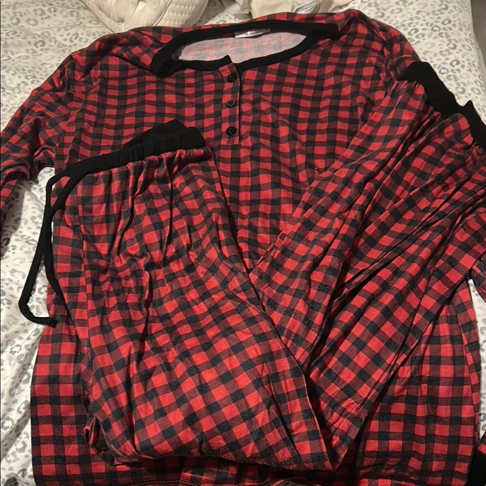 Red and Black Checkered Ekouaer Pajamas - Small